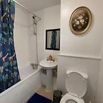 2-bed House In The Heart Of Woodhouse Holiday home *