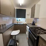 2-bed House In The Heart Of Woodhouse Holiday home