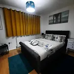 2-bed House In The Heart Of Woodhouse Holiday home *