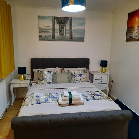 Lovely 2-bed House In The Heart Of Woodhouse Leeds Holiday home