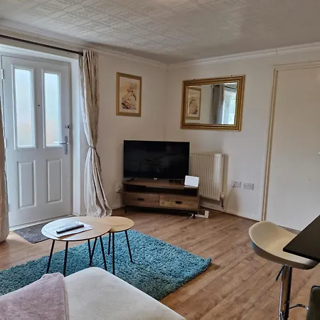 Lovely 2-bed House In The Heart Of Woodhouse Leeds