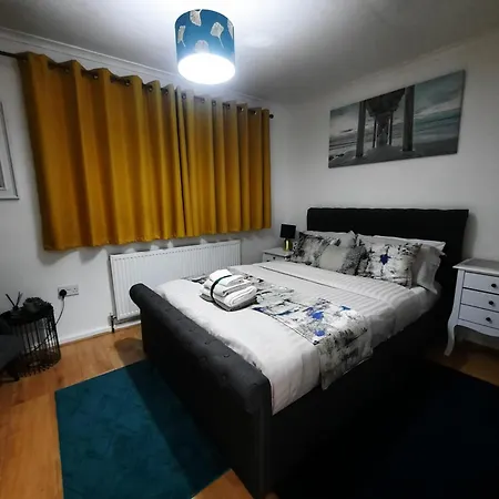 2-bed House In The Heart Of Woodhouse Tatil Evi *