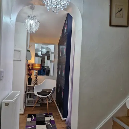 Lovely 2-bed House In The Heart Of Woodhouse Leeds * Leeds (West Yorkshire)