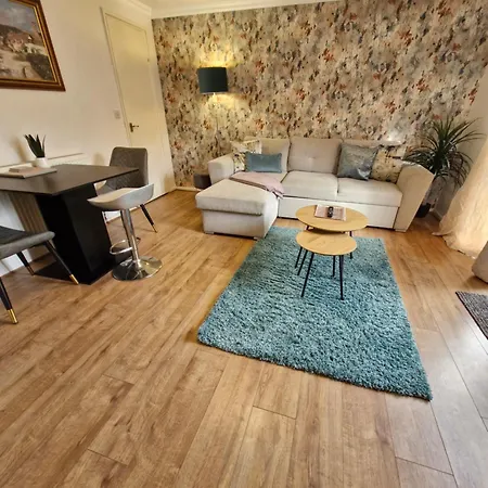 Lovely 2-bed House In The Heart Of Woodhouse Leeds Leeds (West Yorkshire)