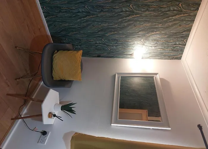 Lovely 2-bed House In The Heart Of Woodhouse Leeds *