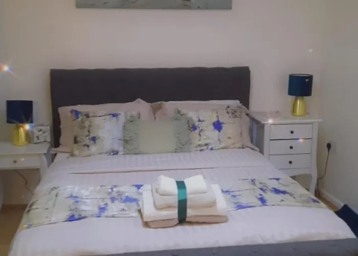 펜션 Lovely 2-bed House In The Heart Of Woodhouse Leeds 리즈