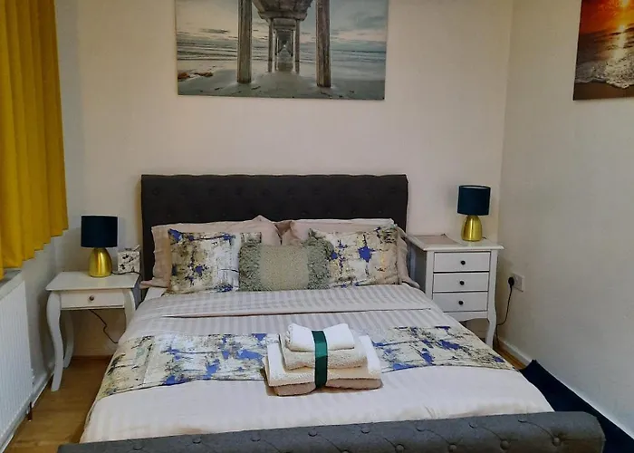 Lovely 2-bed House In The Heart Of Woodhouse Leeds 펜션