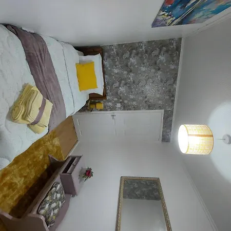 Lovely 2-bed House In The Heart Of Woodhouse Leeds *