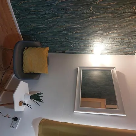 Lovely 2-bed House In The Heart Of Woodhouse Leeds *