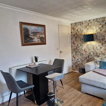 Lovely 2-bed House In The Heart Of Woodhouse Leeds *