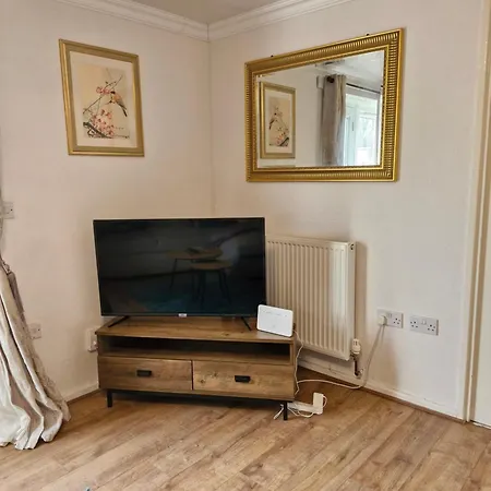 Lovely 2-bed House In The Heart Of Woodhouse Leeds