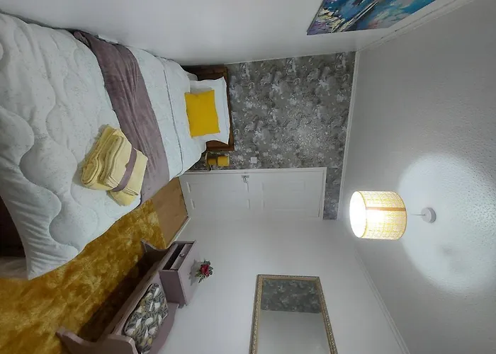 Lovely 2-bed House In The Heart Of Woodhouse Leeds *