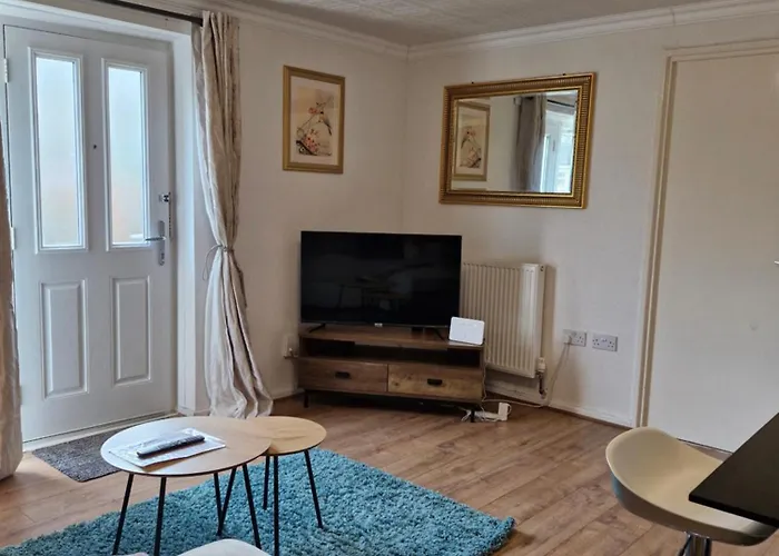 Lovely 2-bed House In The Heart Of Woodhouse Leeds