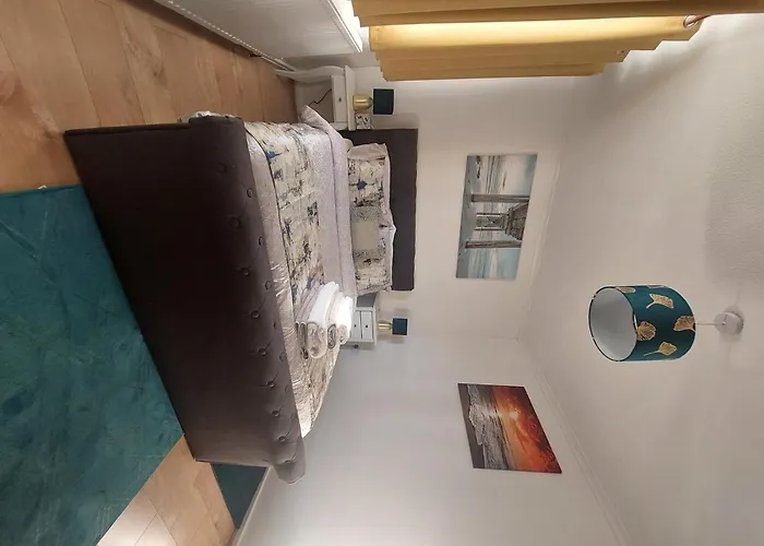 Lovely 2-bed House In The Heart Of Woodhouse Leeds