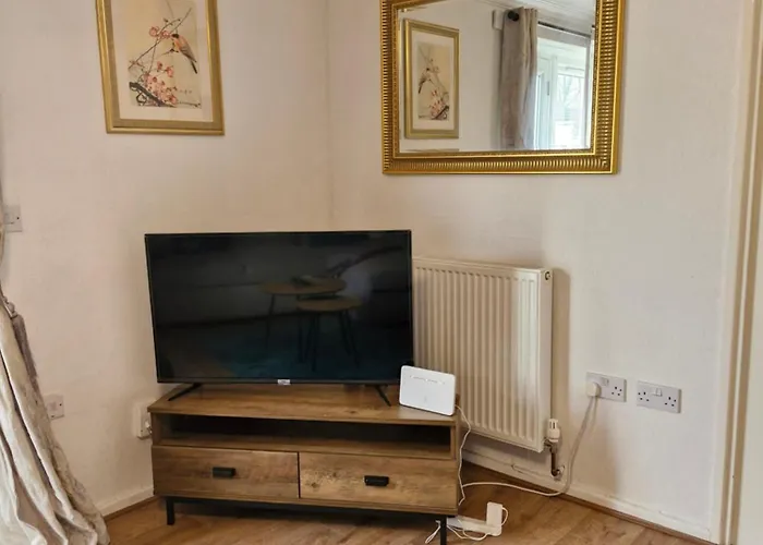 Lovely 2-bed House In The Heart Of Woodhouse Leeds