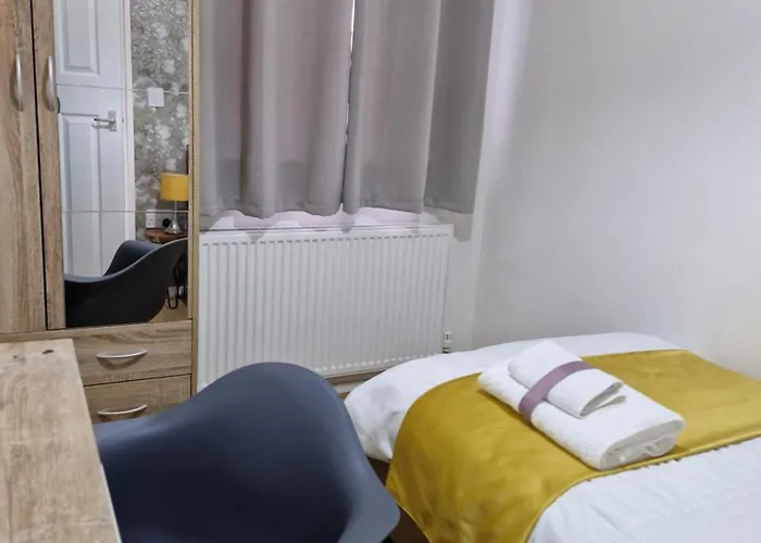 Lovely 2-bed House In The Heart Of Woodhouse Leeds